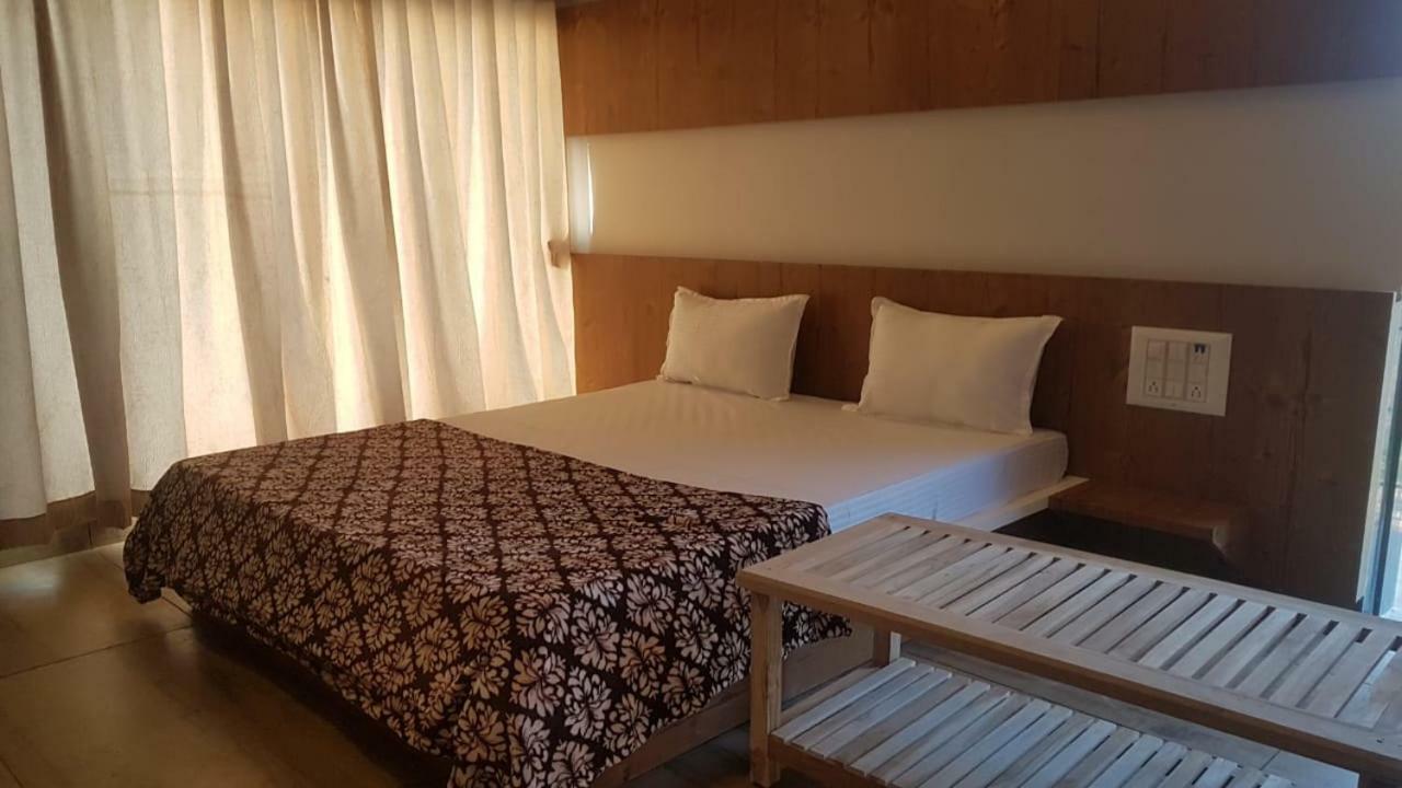 Houbara Resort Sasan Gir Bagian luar foto