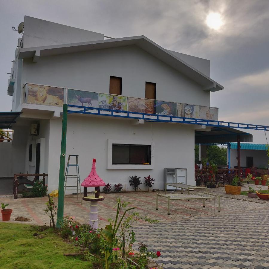 Houbara Resort Sasan Gir Bagian luar foto